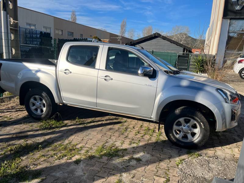 VENDU PICK-UP OCCASION A AUBAGNE ISUZU D-MAX CREW DOUBLE CABINE 4X4 DIESEL BOITE MANUELLE