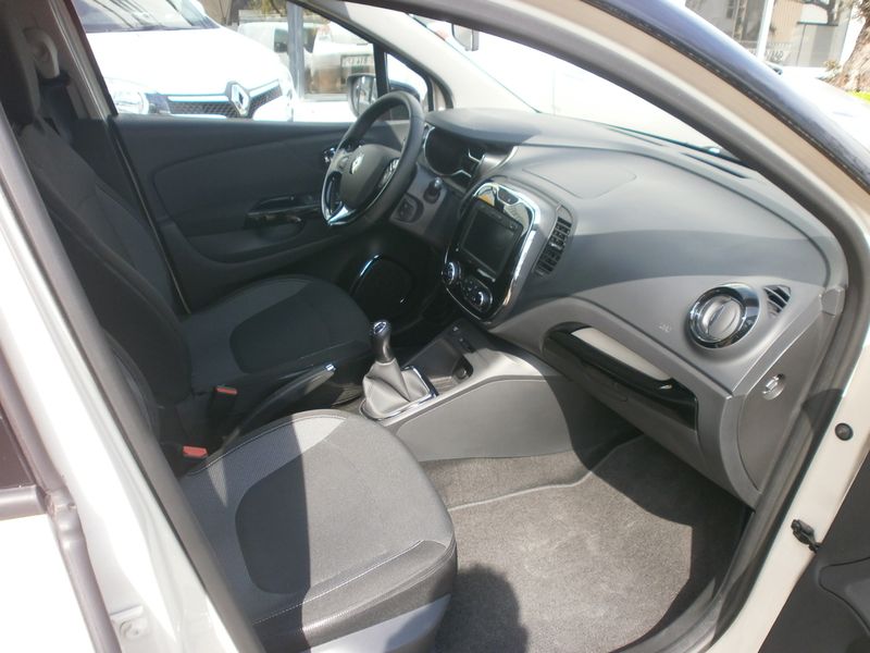 Intérieur Captur finition Intens Renault Garlaban Automobile